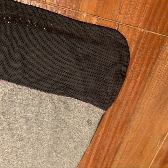 Champion Women’s Short Sleeve Workout Athletic T Shirt Mesh Trim Size Small - Picture 3 of 5